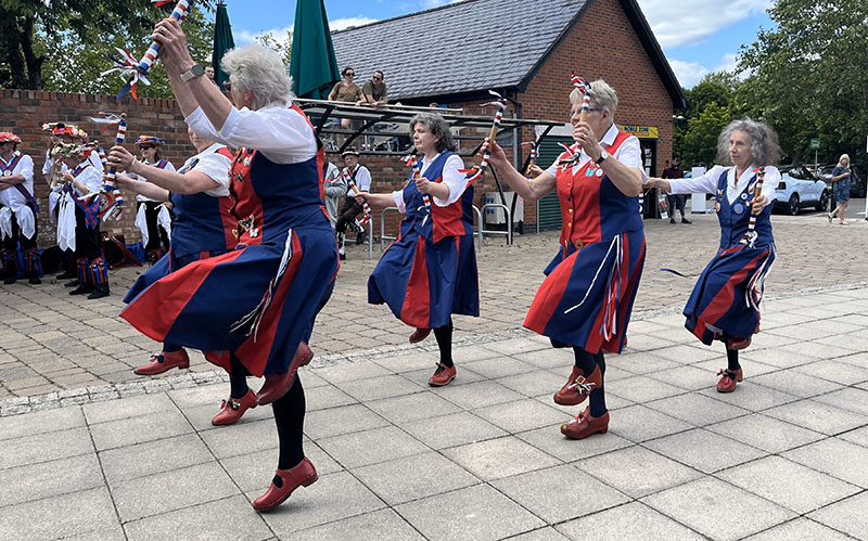 6 dancers dancing alongside the Talbot Inn in Droitwich