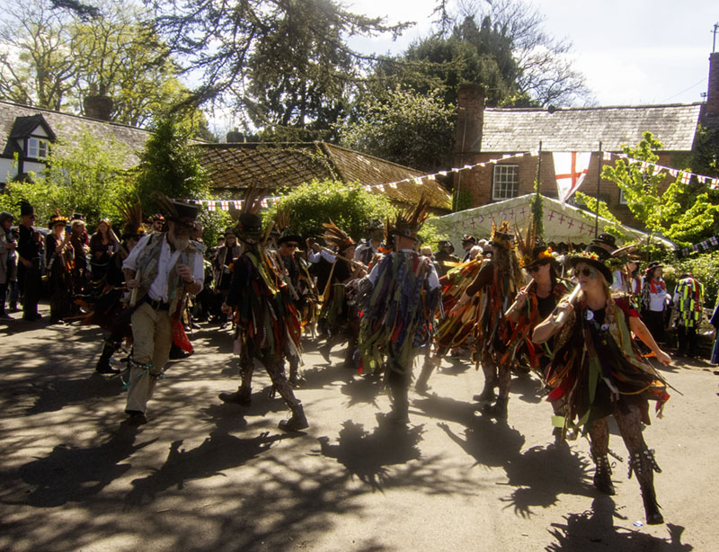 Alvechurch Morris and Bow Brook Morris in full flow