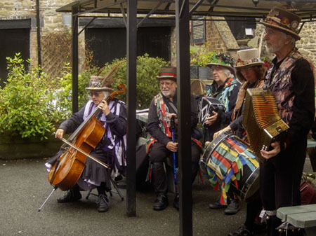 Plum Jerkum band in full swing