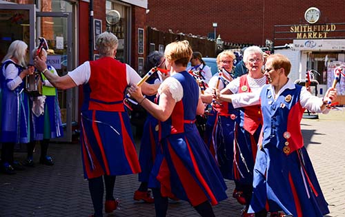 Six dancers dancing 'Carr Lodge'